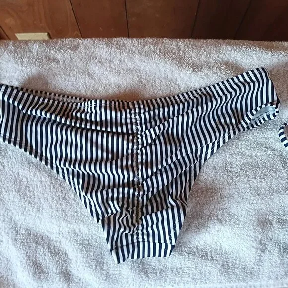 Xhilaration Striped Bikini Set Cheeky Bottom Two Piece Size M NWT - Picture 6 of 6